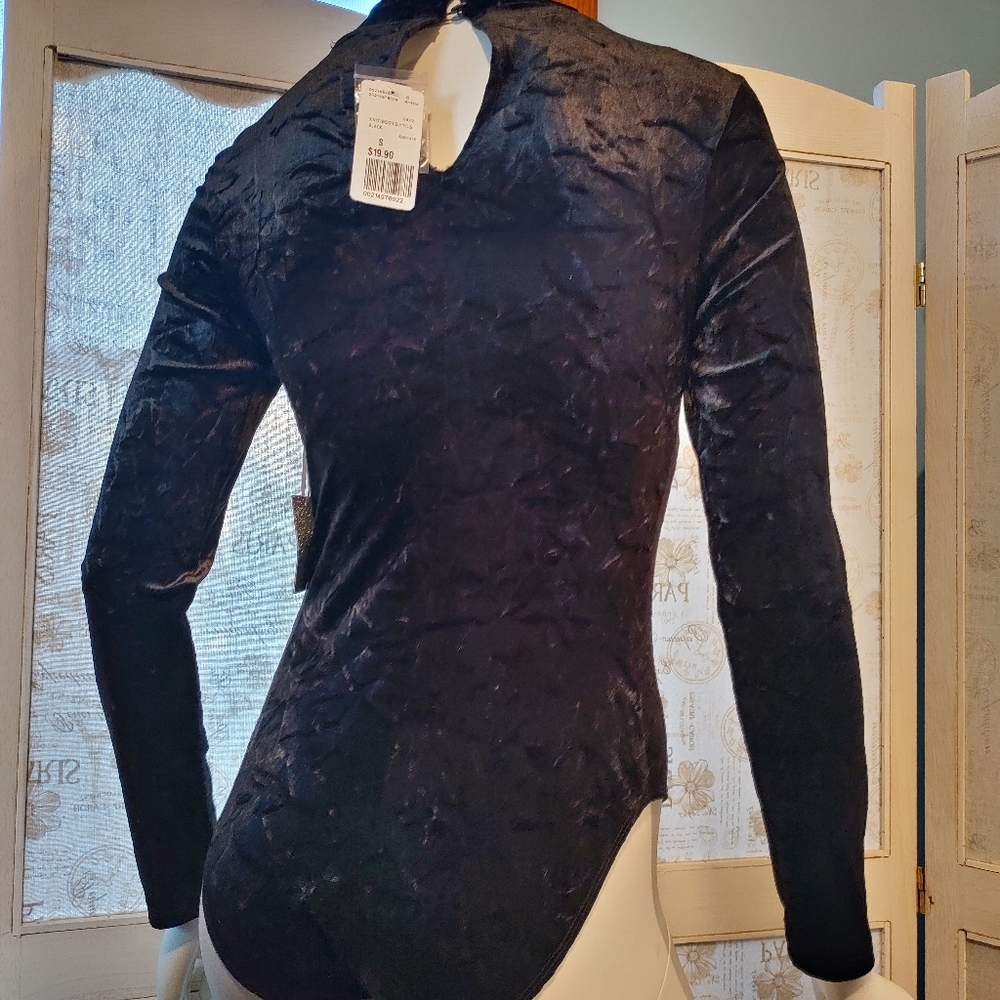 ❤️Forever 21 Black Velvet cutout bodysuit Small - Picture 5 of 8